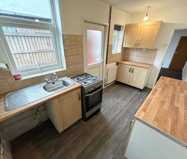 3 bedroom terraced house to rent - Photo 3