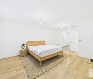 4 bedroom semi-detached house to rent - Photo 4