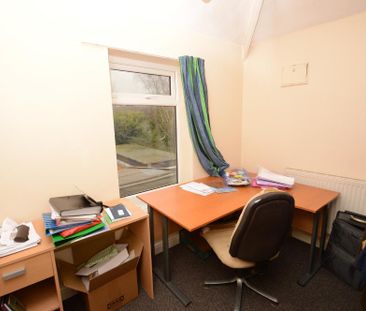 4 bedroom terraced house to rent - Photo 4