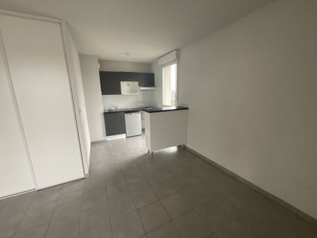 A LOUER - Route de la Chapelle - T2 avec balcon et parking - Photo 5