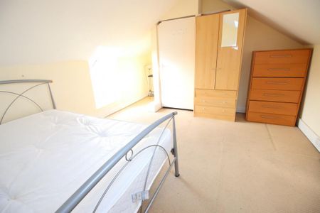 3 bedroom flat to rent - Photo 2