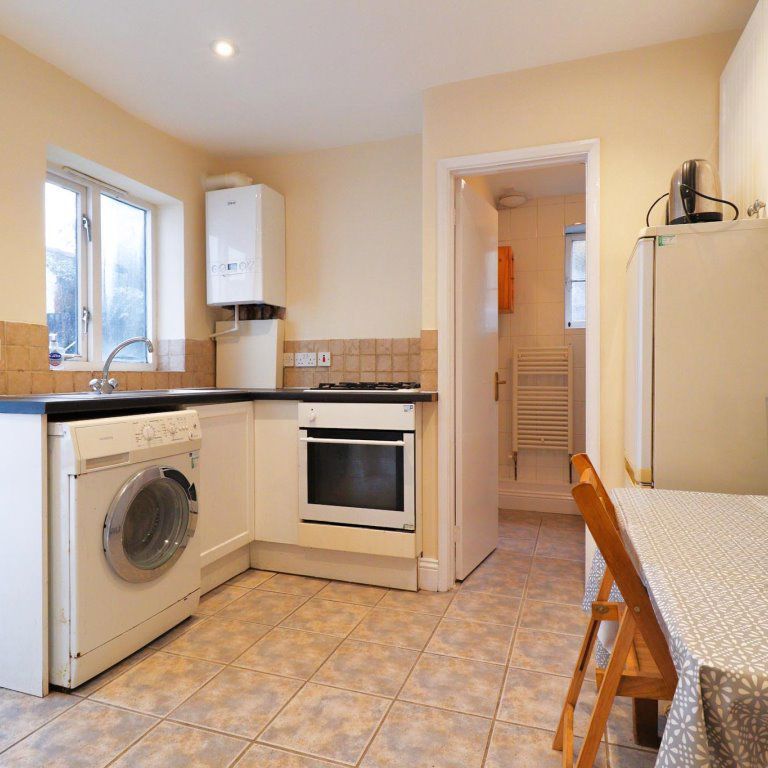 A 1 Bedroom Flat in St Luke`s Road GL53 7JJ - Photo 1