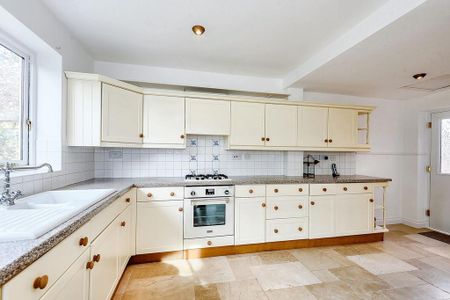 3 bedroom detached house to rent - Photo 2