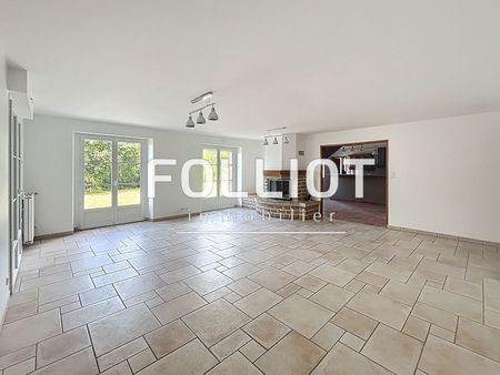 À louer : Maison familiale avec jardin à Fougères - Réf.2512CV - Photo 2