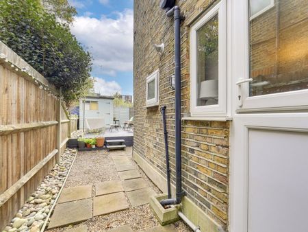 1 Bed Flat, Elthruda Road, SE13 - Photo 2