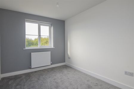 4 bed House - Detached To Let - Photo 5