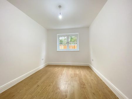 5 bedroom terraced house to rent - Photo 4
