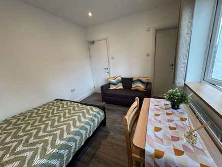 Room in a Shared House, Deanfield Gardens, CR0 - Photo 4