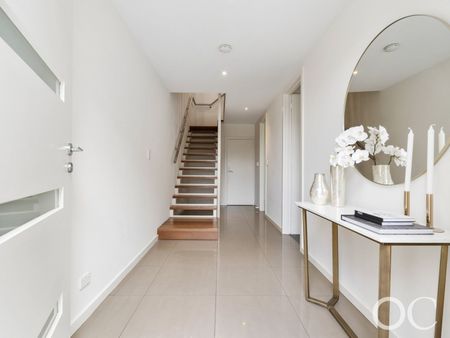 Open the Door to Sophisticated City-Fringe Living - Photo 2