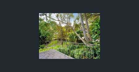 Located in a quiet leafy cul-de-sac setting - Photo 3