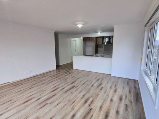 RETIREMENT HOME IN VILLAGE - OVER 50's ONLY! - Photo 1