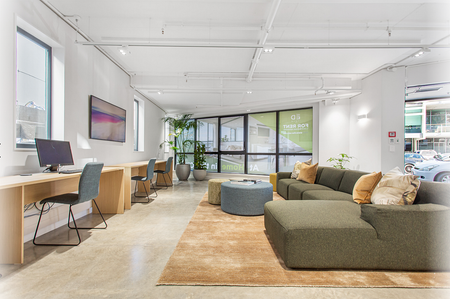 Modern, Sunny & Spacious - Photo 2