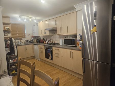 Room in a Shared Flat, High Road, N11 - Photo 5