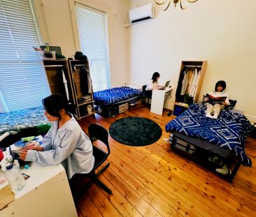 3 People's Room - Photo 2