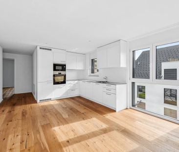 Helle 3.5 Zimmer Wohnung im 1. OG mit toller Aussicht! - Leuggern - Photo 2