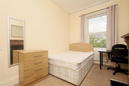 5 bedroom Student Terraced House to rent in Larkspur Terrace, Jesmond, Newcastle Upon Tyne, Ne2 - Photo 4