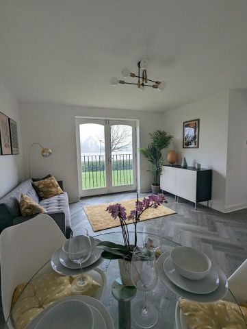 2 Bed Flat, Harlinger Street, SE18 - Photo 2