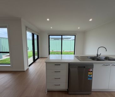 Brand New Build! - Photo 6