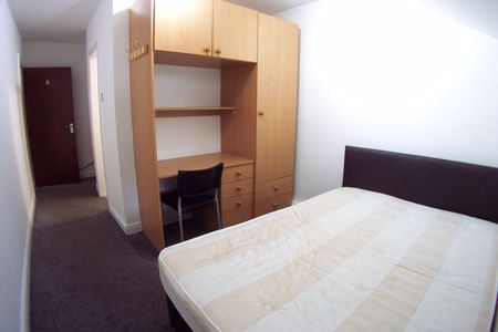 3 bedroom flat to rent - Photo 2