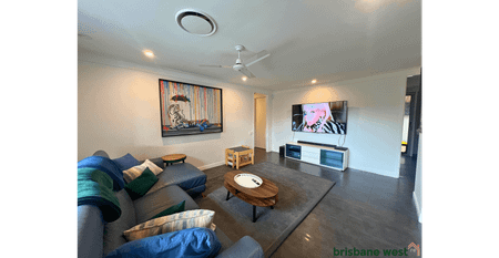 Spacious Family Living with Modern Touches - Photo 2