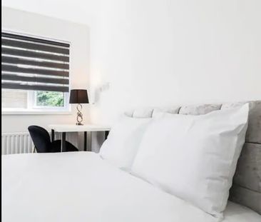 6 Bed Detached House, Hainault Road, E11 - Photo 4