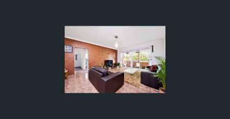 Exceptional Apartment in a Prime Ashfield Location! - Photo 2