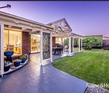 32 Cornwell Crescent, Cranbourne East, VIC 3977 - Photo 2