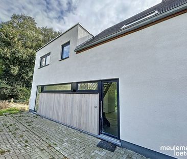 Halfopen woning met carport en tuin - Photo 5