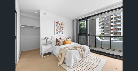 2 huge balconies, ducted air, pool and gym - Photo 2