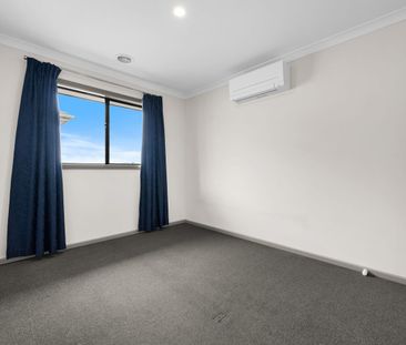 Beautiful Double Storey house in Wollert! - Photo 2