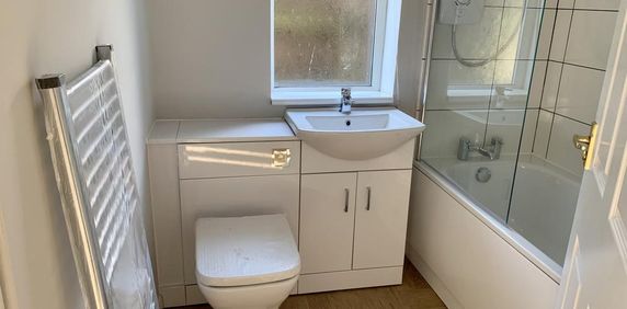 2 bedroom ground floor flat to rent - Photo 2