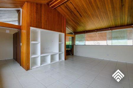 ÓTIMA LOCALIZAÇÃO NO COMEÇO DO LAGO SUL - Foto 4