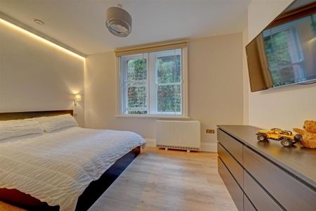 3 bedroom apartment to rent - Photo 4