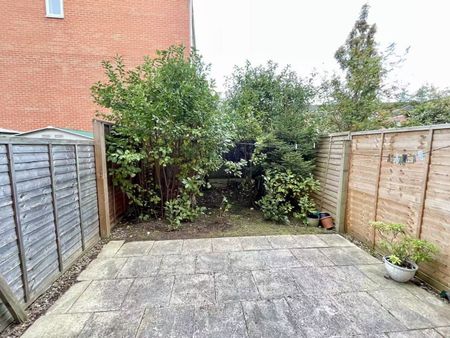 Room in a Shared House, Hatchley Street, M13 - Photo 5