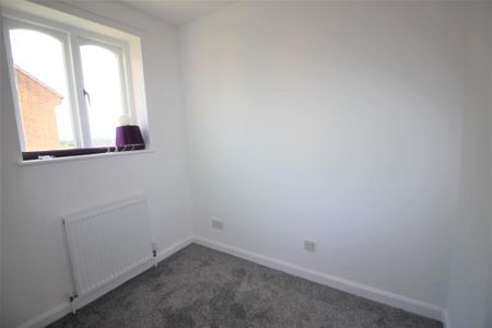 3 bedroom flat to rent - Photo 3