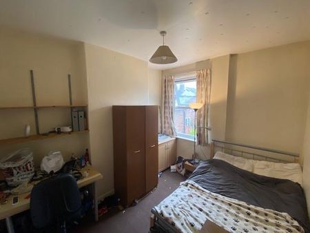 4 bedroom private hall to rent - Photo 3