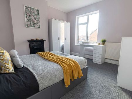 🏡 Home from Hospital: Stylish House Share Steps from George Eliot! - Photo 2