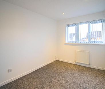 4 bedroom semi-detached house to rent - Photo 3