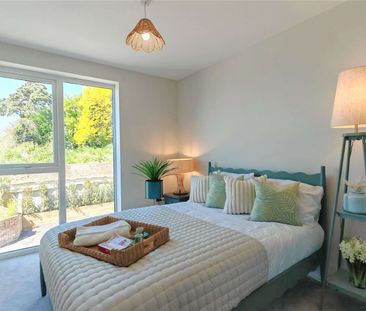 A stylish and contemporary new build apartment, a stroll from the H... - Photo 3