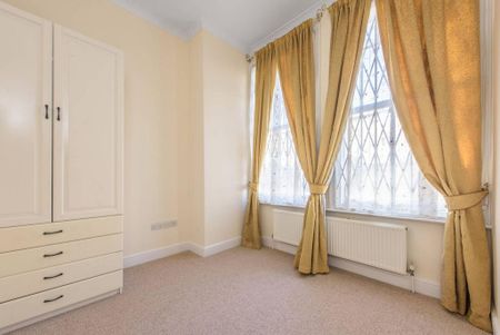 3 bedroom flat to rent - Photo 4