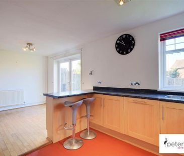 3 bedroom semi-detached house to rent - Photo 6