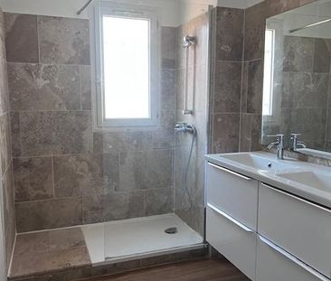Location Appartement 4 pièces 83m² LE LUC 83340 - Photo 4