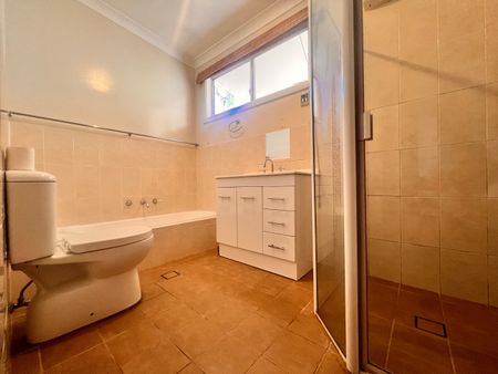 Charming Family Home in Glenbrook - Photo 4