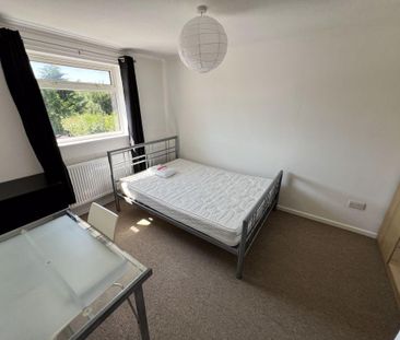 4 bedroom terraced house to rent - Photo 4