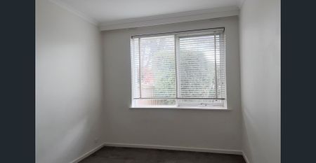 Convenient Ground Floor Two Bedroom Apartment - Photo 4
