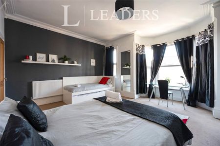 6 bedroom house to rent Lawrence Road, Southsea, PO5 - Photo 4