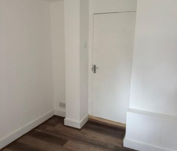 Studio Flat, Batoum Gardens, W6 - Photo 4