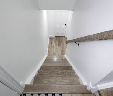 For Lease - 305 Rita's Avenue, Newmarket, Ontario - Photo 2