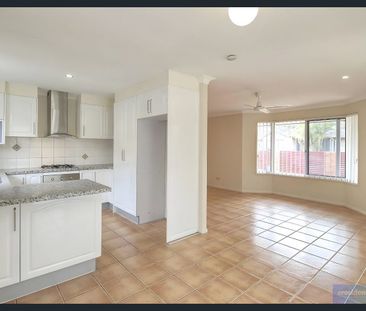 For Lease: Spacious Family Living in a Convenient Acacia Ridge Loca... - Photo 4