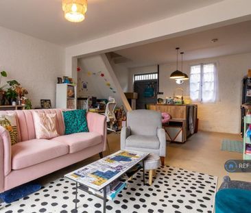 2 bedroom semi-detached house to rent - Photo 1